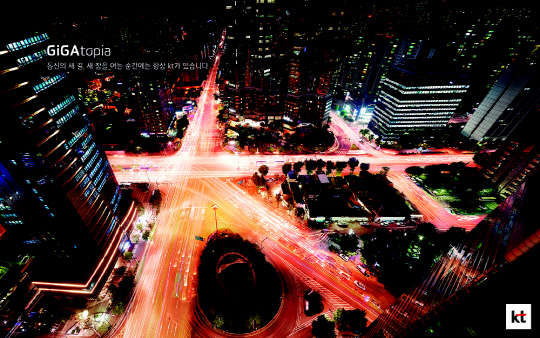 KT는 '2015 iF 디자인 어워드'에서 '기가토피아 PR이미지'와 '올레 멤버십 다이어리' 등 총 5개 부문을 수상했다고 밝혔다. '기가토피아 PR이미지(사진)'는 기가토피아를 쉽게 이해할 수 있도록 시각화한 것으로, '아이덴티티 부문'과 '소비재 상품 부문'에서 2관왕을 차지했다. <KT 제공>